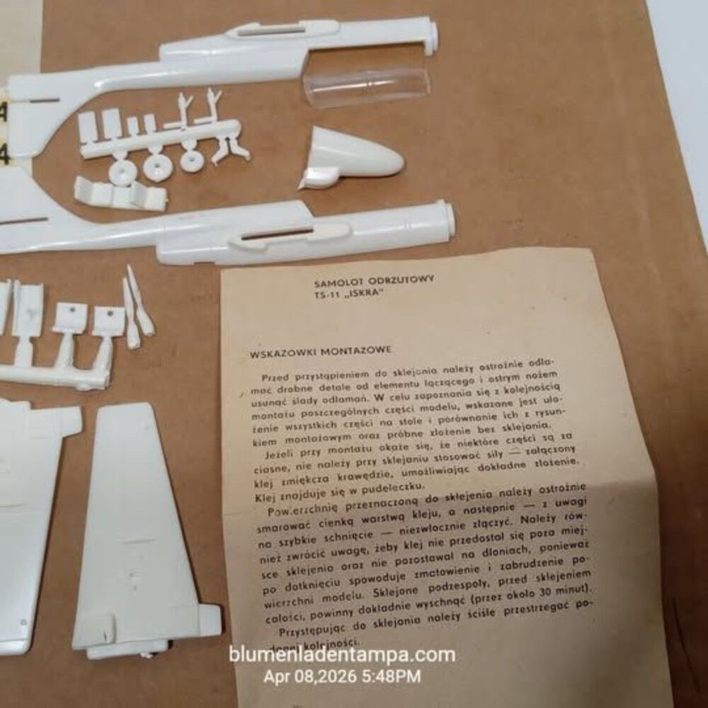 1/100 scale TS-11 Iskra Jet Airplane Model Kit Vintage